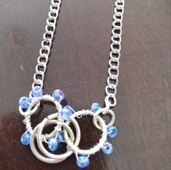 Chain and earrings - Picture 2 of 5